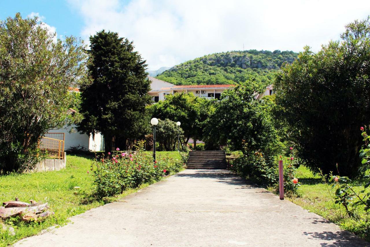 Hotel Sumadija Rafailovici Bečići Dış mekan fotoğraf